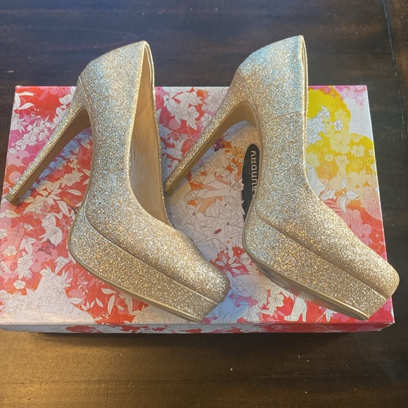 Chinese Laundry Wow Glitter Gold Pumps size 8 - Picture 4 of 11